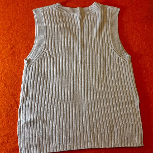 H&M light purple V-neck ribbed sweater vest NWOT - Picture 9 of 10